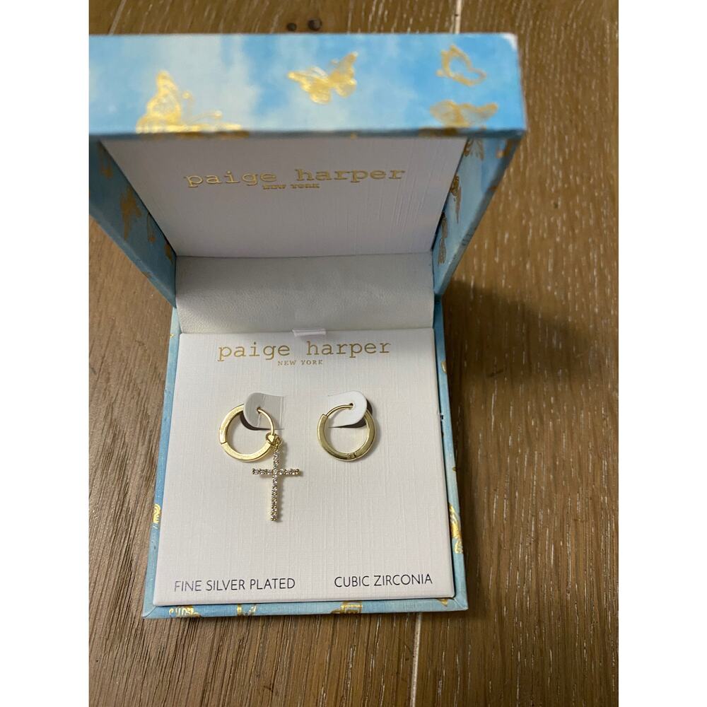 NIB Paige Harper New York Hoops with cross